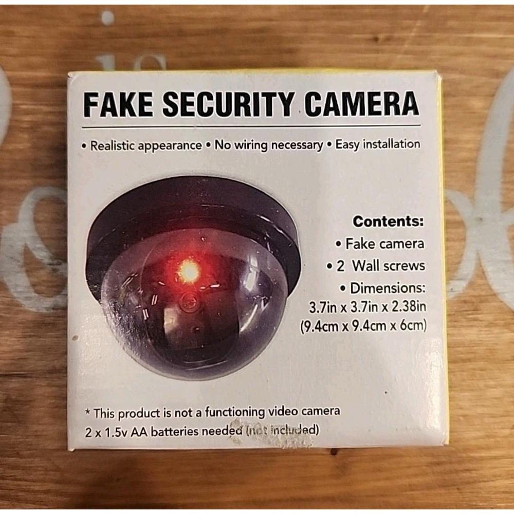 NEW‎ Fake Security Camera Dome, with Flashing LED Includes Mountings